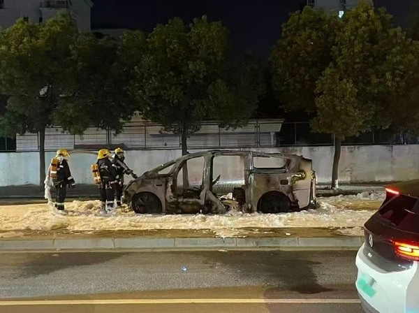 理想汽车回应上海MEGA起火事件:积极配合部门调查 理想汽车回应上海MEGA起火事件:积极配合部门调查