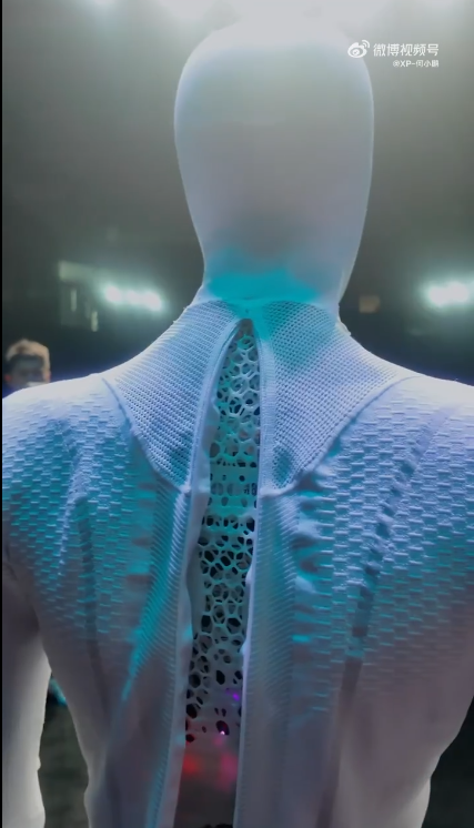 小鹏女机器人Iron里面藏了一个真人?何小鹏正式回应 小鹏女机器人Iron里面藏了一个真人?何小鹏正式回应