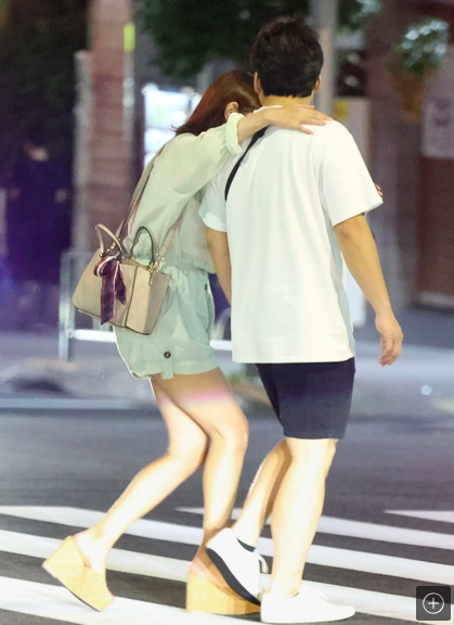 抓到了!美乃すずめ(美乃雀)和搞笑艺人过夜!