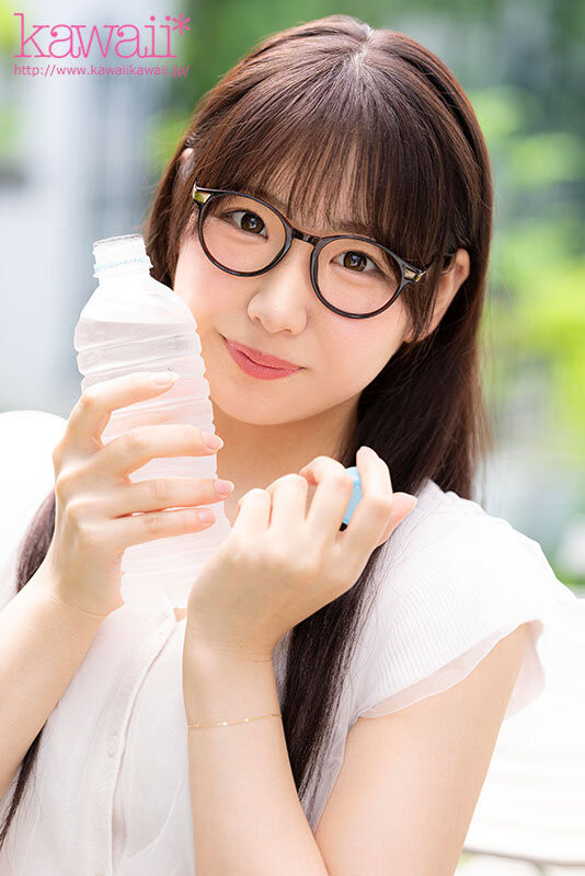 水川夏希(CAWD-923)不拿麦克风拿鸡鸡!为了当主播禁欲三年半的她决定拍A片!