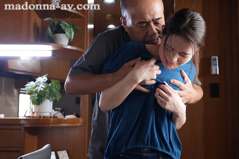 凉菜波美(JUR-603)因为条件太好了⋯所以她连续两片中出解禁?