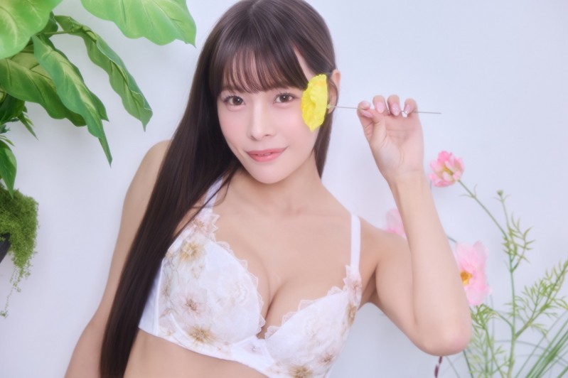 真正的文学美少女！八木奈々是最特别的女优！