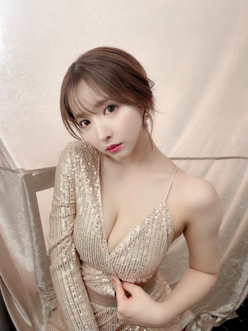 「三上悠亚」出道7周年公布大事,拍片响应「AV界最新发展」!