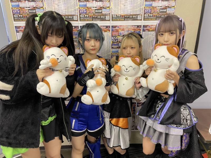 引退后转行当偶像⋯她却因为伙伴和粉丝乱来丢了工作!