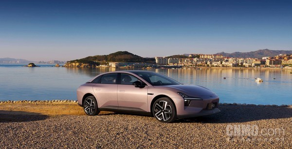 小鹏MONA M03 小鹏MONA发布年度AI辅助驾驶报告 累计里程近2.2亿公里