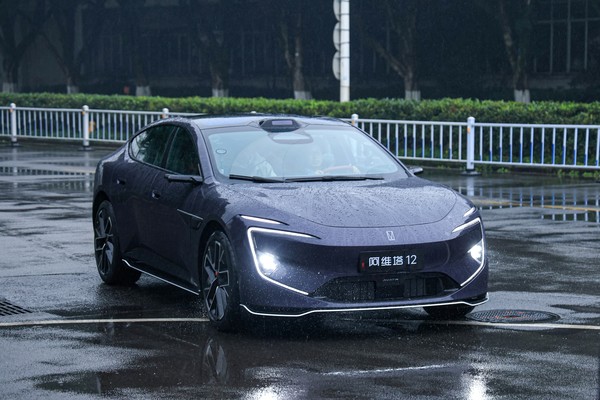 华为靳玉志试驾新款阿维塔12 直言：&ldquo;如脱胎换骨！&rdquo;