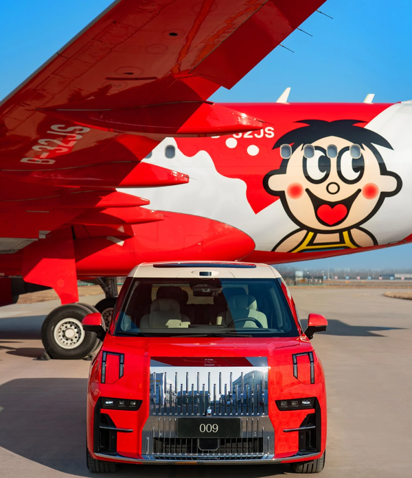 旺旺副总裁蔡旺家成为极氪009车主 还有定制涂装 旺旺副总裁蔡旺家成为极氪009车主 还有定制涂装