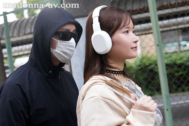 桃園怜奈(桃园怜奈)作品JUR-636发布！耳机是重点！她被30公分长的痴汉非法侵入了！