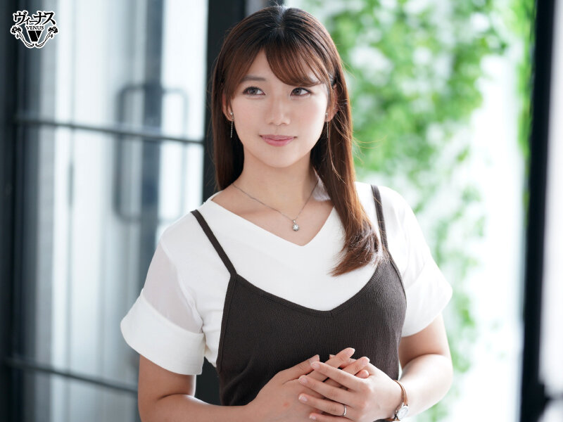 美月香織(美月香织)出道作品VEO-084发布！超受欢迎的豪华酒店柜台娘火辣出道！办理入住时狂被搭讪