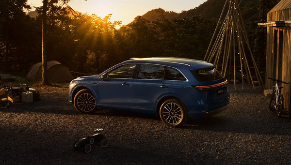 尚界H5亮相鸿蒙智行AWE展台,超五星安全重塑家用SUV价值标杆