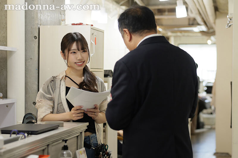 さつき芽衣(沙月芽衣)作品JUR-666发布!「人妻美发师」趁老公出差在店里偷情!假洗头真洗面奶