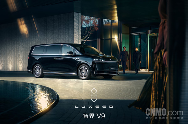 五界同台亮相北京车展 鸿蒙智行开启智慧出行新篇章