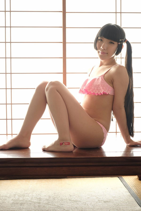 最新推荐！小只马贫乳萝莉「青井苺」精选作品介绍……