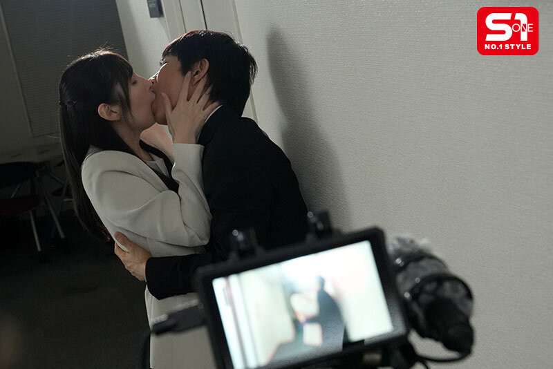 (SNOS-447）三大片商共同挂名！映画女优调教童帝！