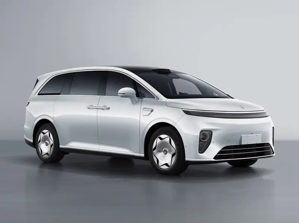 享界V8实车图曝光：告别传统方盒子 形态类似SUV