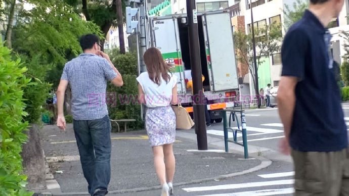 番号300MIUM-326,29岁迷人妻子