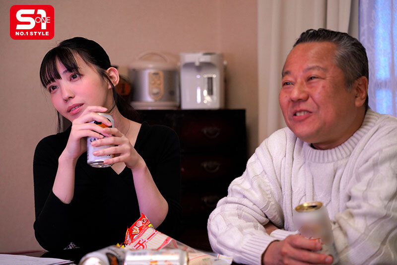 (SNOS-378) 新年第一炮!27岁I罩杯白嫩巨乳美少女「紫堂留衣」AV新作和中年舍监疯狂做爱!