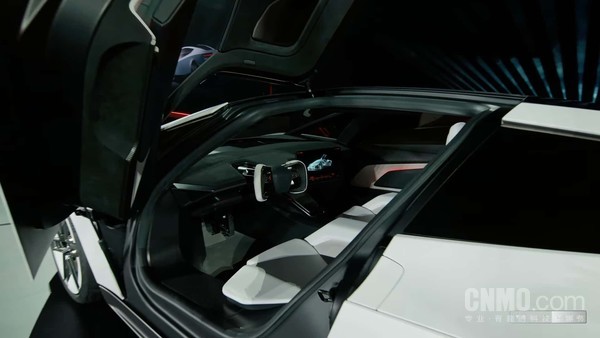 零百近1秒！特斯拉发布第二代Roadster 计划2028年上市